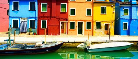 Colorful Italian houses next to the canal